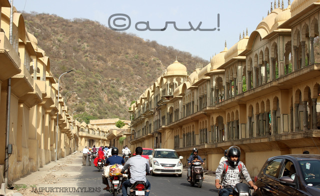 traffic passing ghat-ki-guni-jaipur