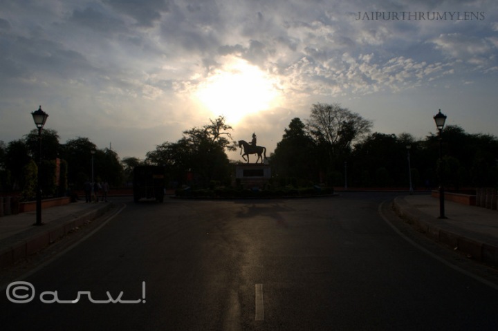 sawai-man-singh-ii-statute-ram-niwas-garden-jaipur-skywatch-friday