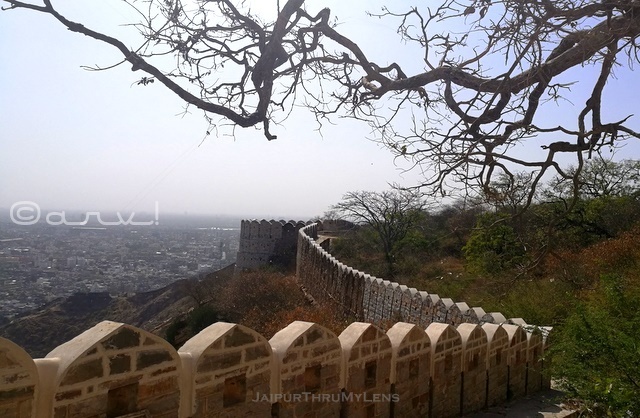nahargarh-fort-jaipur-wall-ramparts-architecture