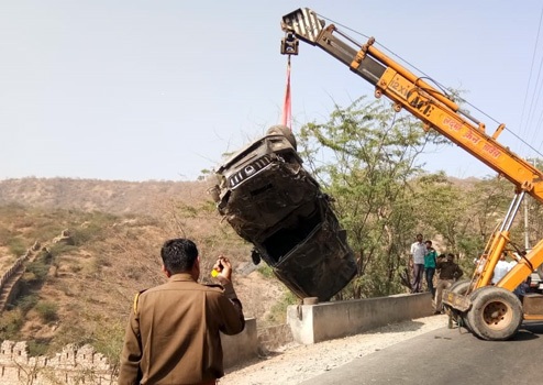 road-accident-rash-driving-nahargarh-fort