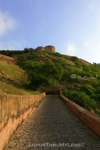 how-to-reach-nahargarh-fort-trek-walking-route