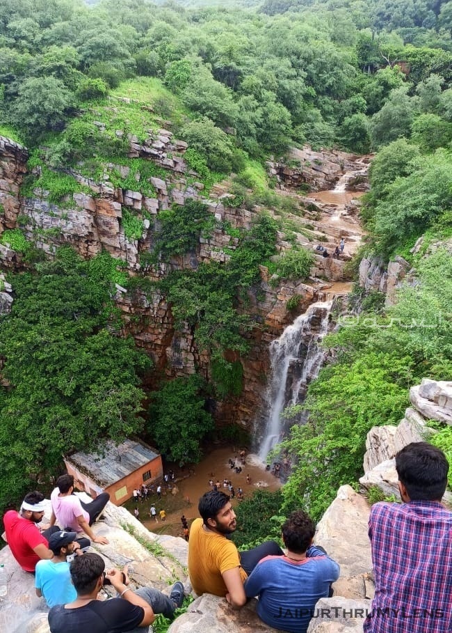 hathni-kund-waterfalls-jaipur-monsoon-rain-trek-nahargarh