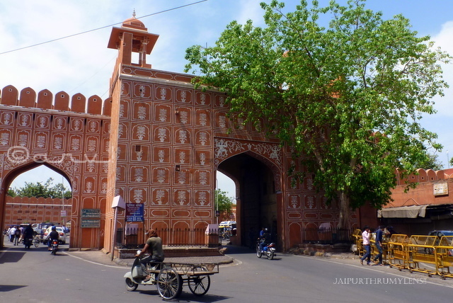 free-walking-tour-jaipur-local-market-sanganeri-gate