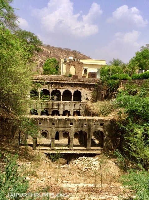 ruined-jaipur-famous-stepwell-rajasthan-india