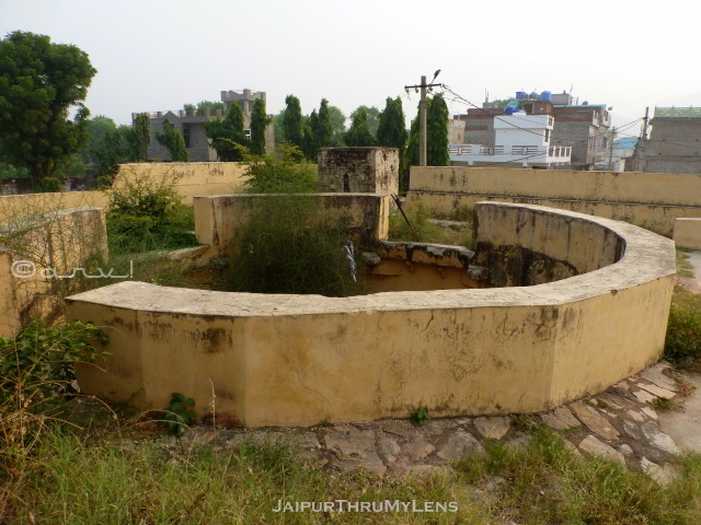 well-attached-to-stepwell-jaipur-rajasthan-india