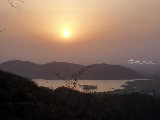 famous-jaipur-sunrise-point-charan-mandir