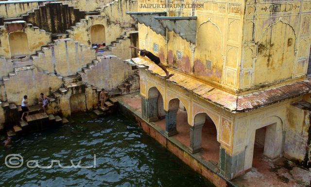 boys-jumping-in-water-in-trapput-panna-meena-kud-jaipur-jaipurthrumylens