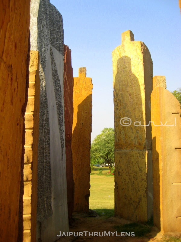 sameer-wheaton-sandstone-sculpture-installation-central-park-jaipur