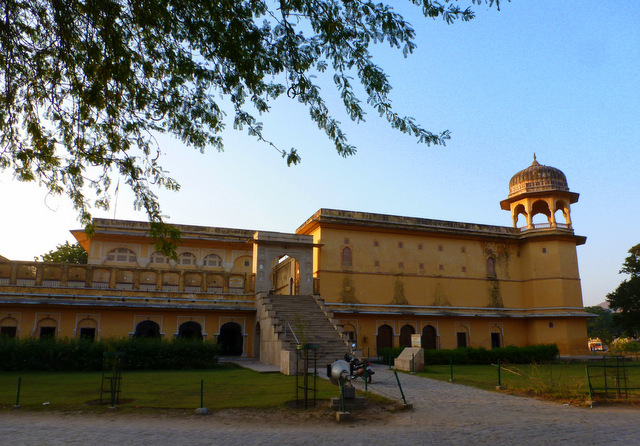 kanak-vrindavan-temple-radha-madhav-ji-old-govind-dev-ji-mandir-kanakghati-jaipur