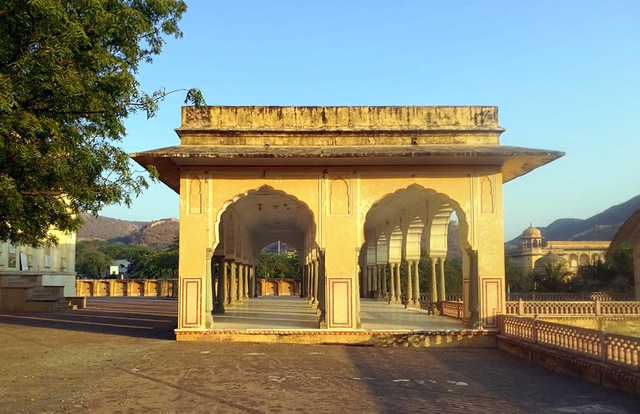 baradari-rajput-mughal-architecture-kanak-vrindavan-jaipur